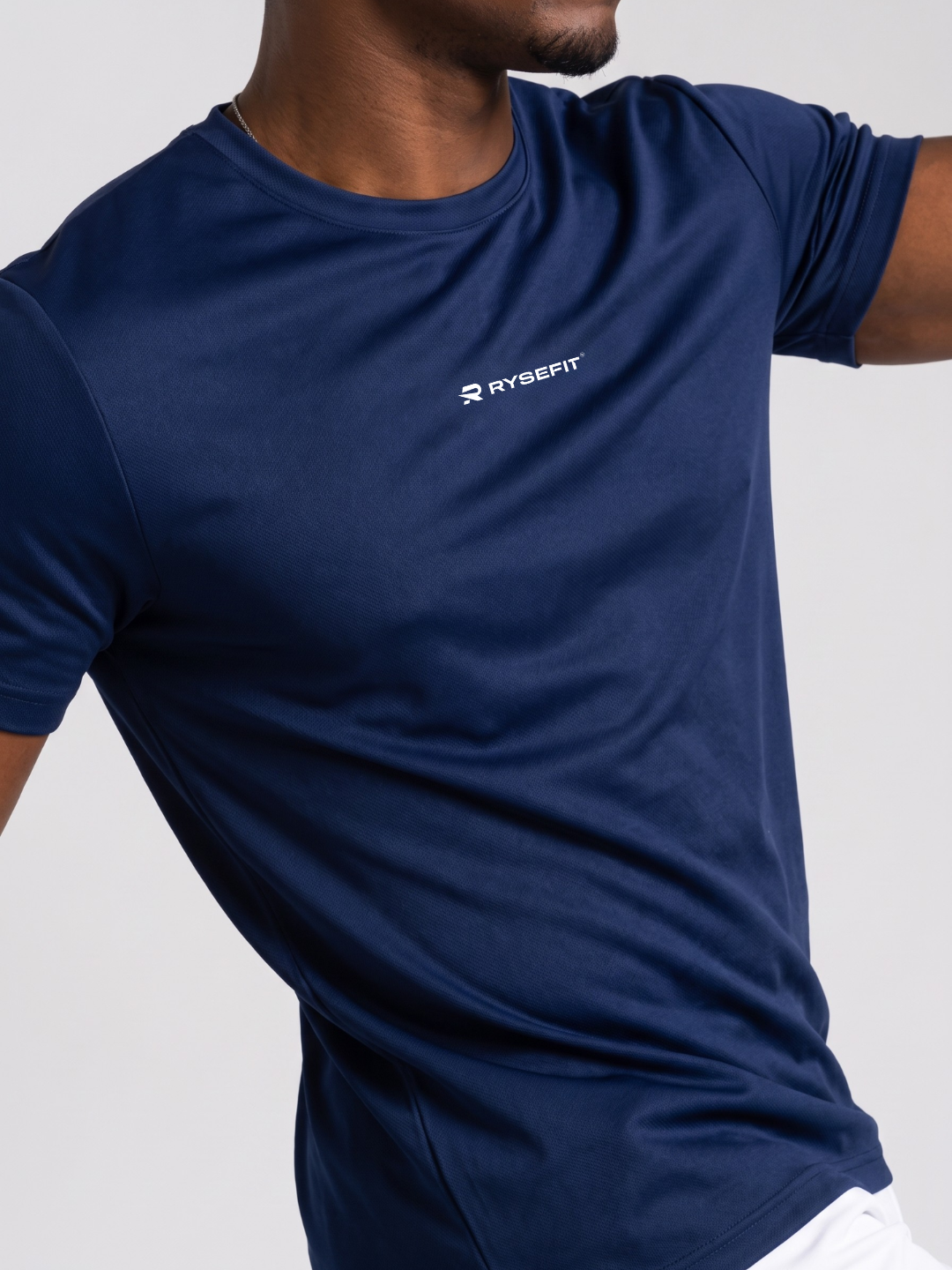 Conjunto de Treino Essential Custom — Monte o Seu