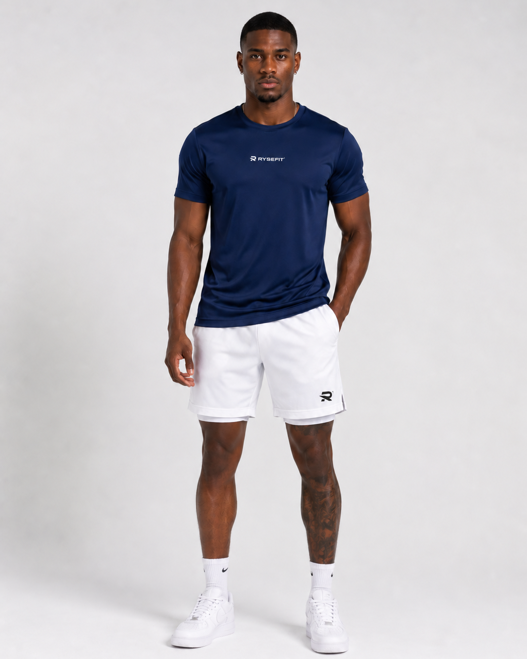 Conjunto de Treino Essential Custom — Monte o Seu