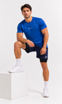 Rysefit Linha Stealth Azul: modelo com o pé apoiado no cubo
