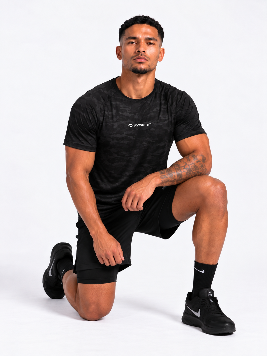 Rysefit Linha Stealth Preto: modelo ajoelhado