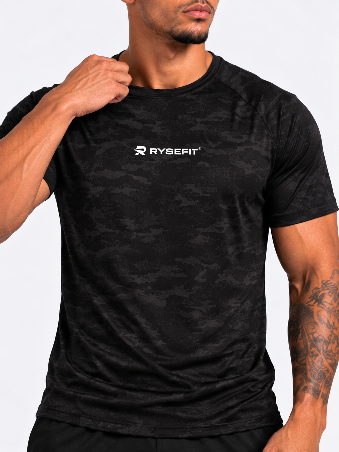 Rysefit Linha Stealth Preto: detalhe do peito e da gola